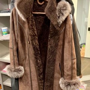 BROWN FUR SHEARLING COAT WITH DETACHEABLE HOOD